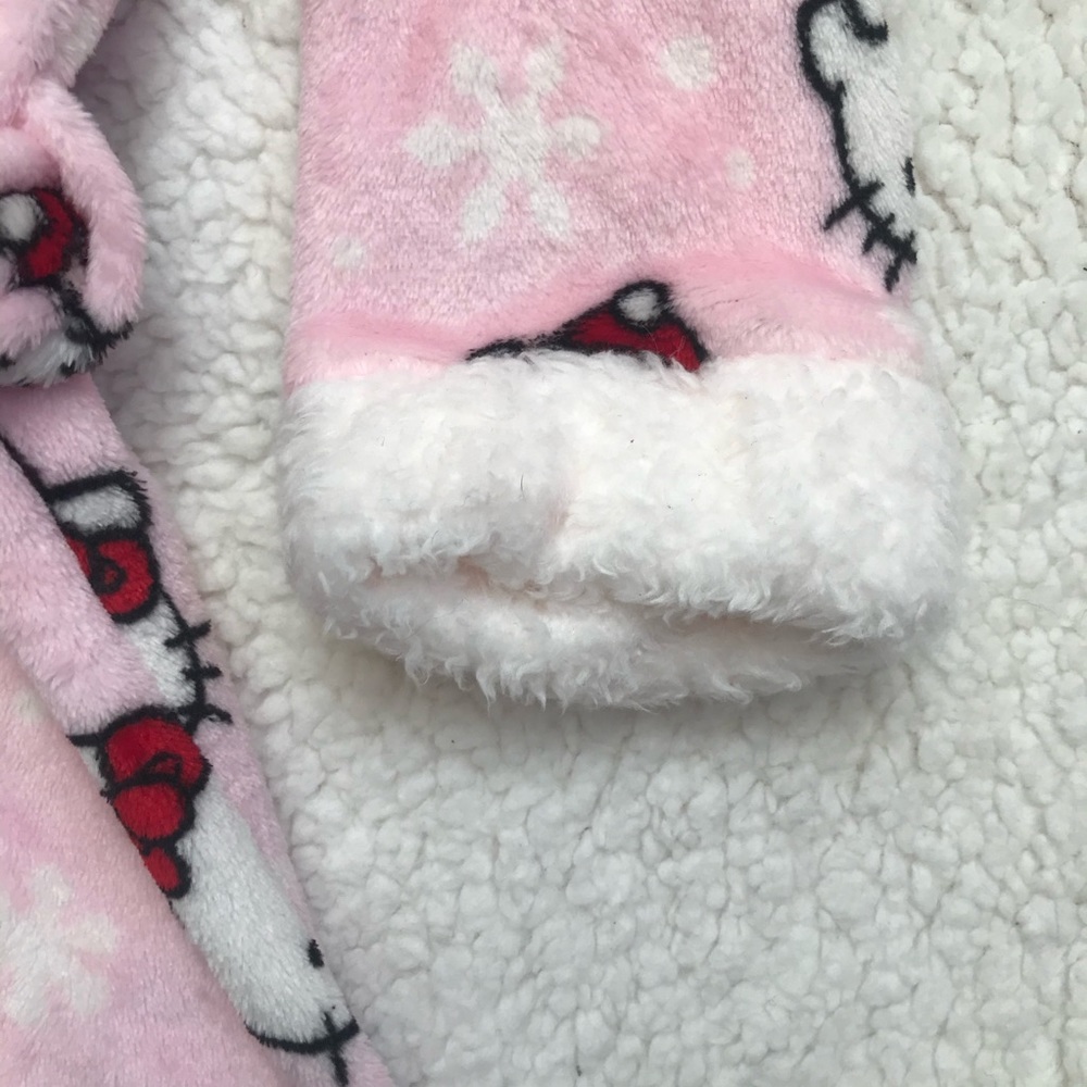 Hello Kitty Hooded Robe - Picture 4 of 6